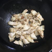 特制甜酱爆炒五花肉做法图解7)