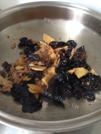 木耳竹芛炒肉做法图解14)