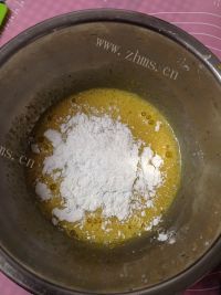 美味营养的黑森林蛋糕做法图解18)