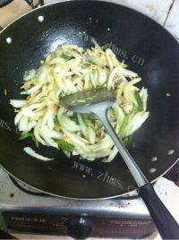 家常菜菜梗炒肉做法图解6)