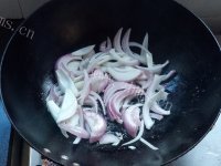 家常洋葱番茄烩土豆做法图解4)