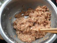 美味的猪肉芹菜馄饨做法图解2)
