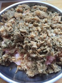 美味的梅菜蒸猪肉做法图解3)