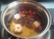 好喝的桂圆玫瑰花茶做法图解5)
