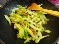 豆干炒芹菜自制做法图解6)