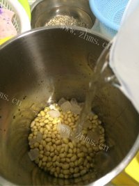 美味的冰糖醇豆浆做法图解5)