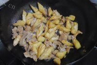 好吃的豆腐泡炒肉片做法图解6)