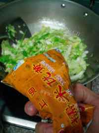 DIY包菜炒年糕做法图解5)