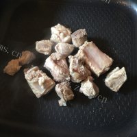 美味的冬瓜排骨汤做法图解5)