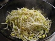家常菜素炒豆芽豆泡做法图解2)