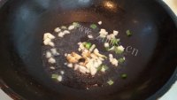 美味的蒜香米豆腐做法图解4)
