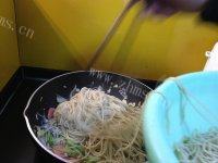 家常肉丝鸡蛋炒面做法图解10)