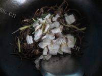 家常菜茶树菇炒肉片做法图解8)