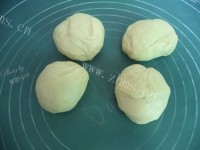 自制蜂蜜小面包做法图解6)