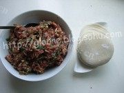美味的羊肉金针菇蒸饺做法图解1)