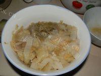 家常菜酸菜五花肉做法图解1)