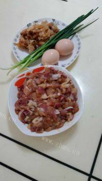 美味的咸鱼鸡粒炒饭做法图解1)