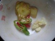 美味的萝卜焖大头鱼做法图解4)