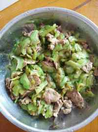 家常菜苦瓜炒牛肉