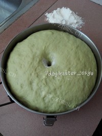 自制抹茶红豆面包做法图解4)