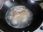 美味的爆炒八爪鱼做法图解2)