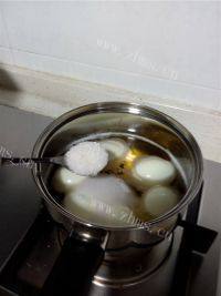 自制乡巴佬卤鸡蛋做法图解3)