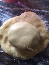 色泽鲜亮的红豆酥饼做法图解3)