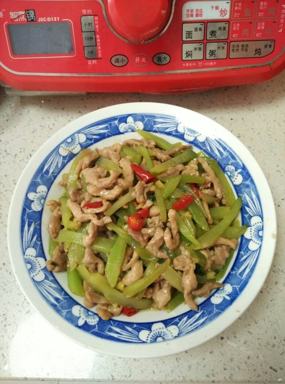 色香味俱全的莴笋炒肉丝