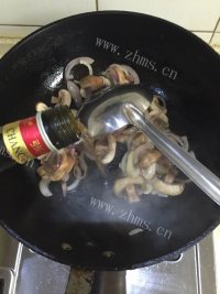 美味法式奶油蘑菇汤做法图解6)