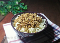晚餐葱油肉酱拌面做法图解7)