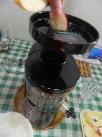 营养的橙子苹果菠菜汁做法图解3)