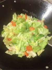 五味俱全的炒包菜做法图解9)
