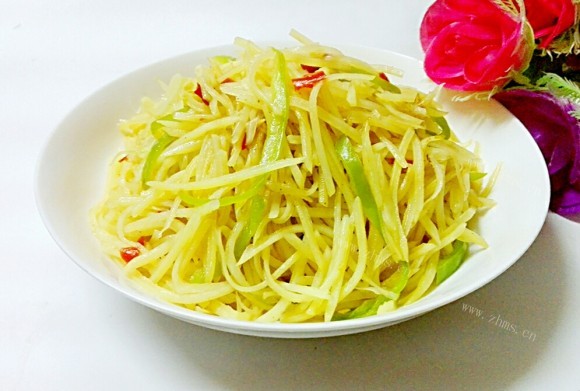 鲜美可口的酸辣土豆丝