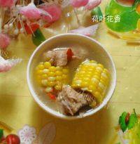 滋补的玉米龙骨汤