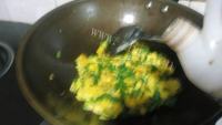 鲜美可口的青椒煎蛋的做法图解八