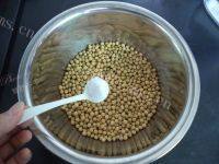 下酒菜炒黄豆做法图解1)