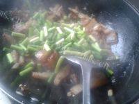 家有大厨之腊肉炒蒜苔做法图解8)