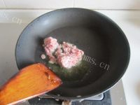 营养美食香菇肉酱茄子煲做法图解7)