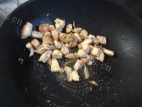 好吃的双椒蕈菇炒鸡丁的做法图解五