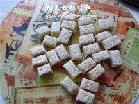 美味的芝麻牛轧糖做法图解10)