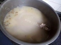 清鲜的萝卜炖骨头汤做法图解8)