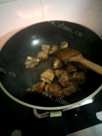 美味的温州风味土豆炖排骨做法图解5)