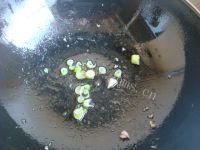 家常菜肉丝炒芹菜做法图解5)