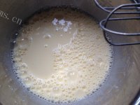 自制无油酸奶蛋糕做法图解4)