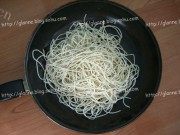 美味的泰式海鲜炒面做法图解4)