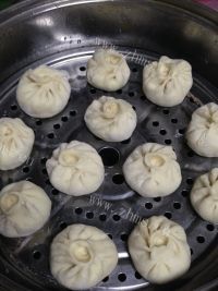 美味可口的三鲜小肉包做法图解15)