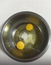 色香味俱全的蒸蛋糕做法图解2)