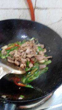 #爱美食#辣椒炒肉做法图解10)