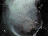 美味的排骨烧土豆做法图解4)
