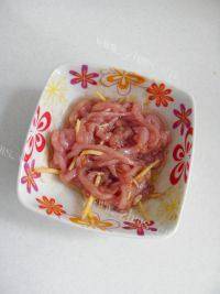 家常菜黑豆苗炒肉丝做法图解1)